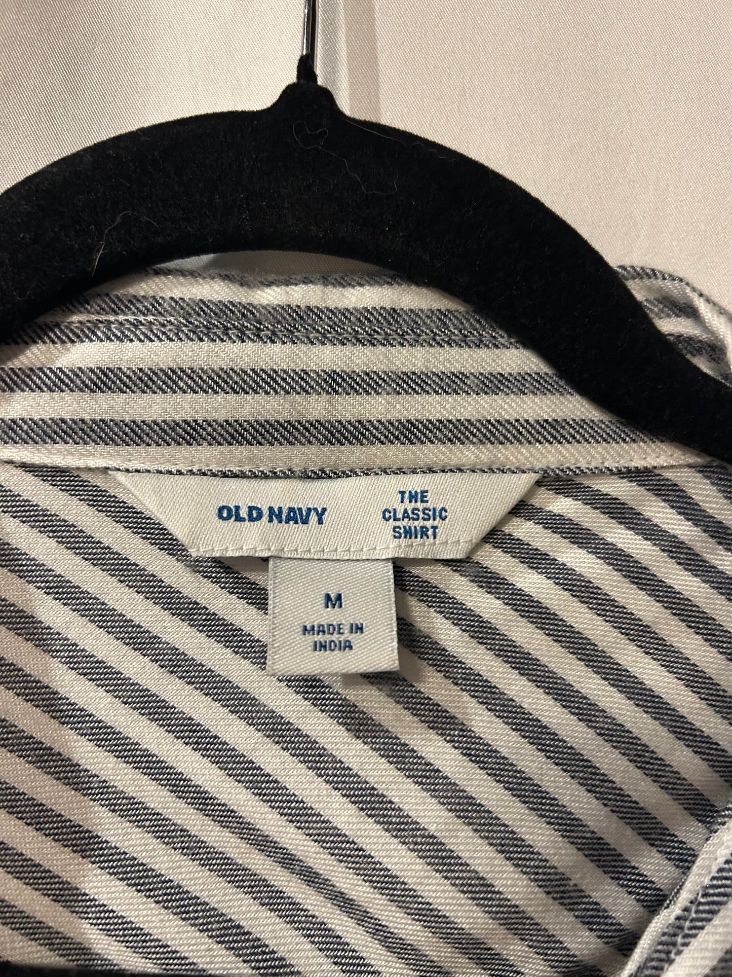 Old Navy Soft Grey and White Button Up M