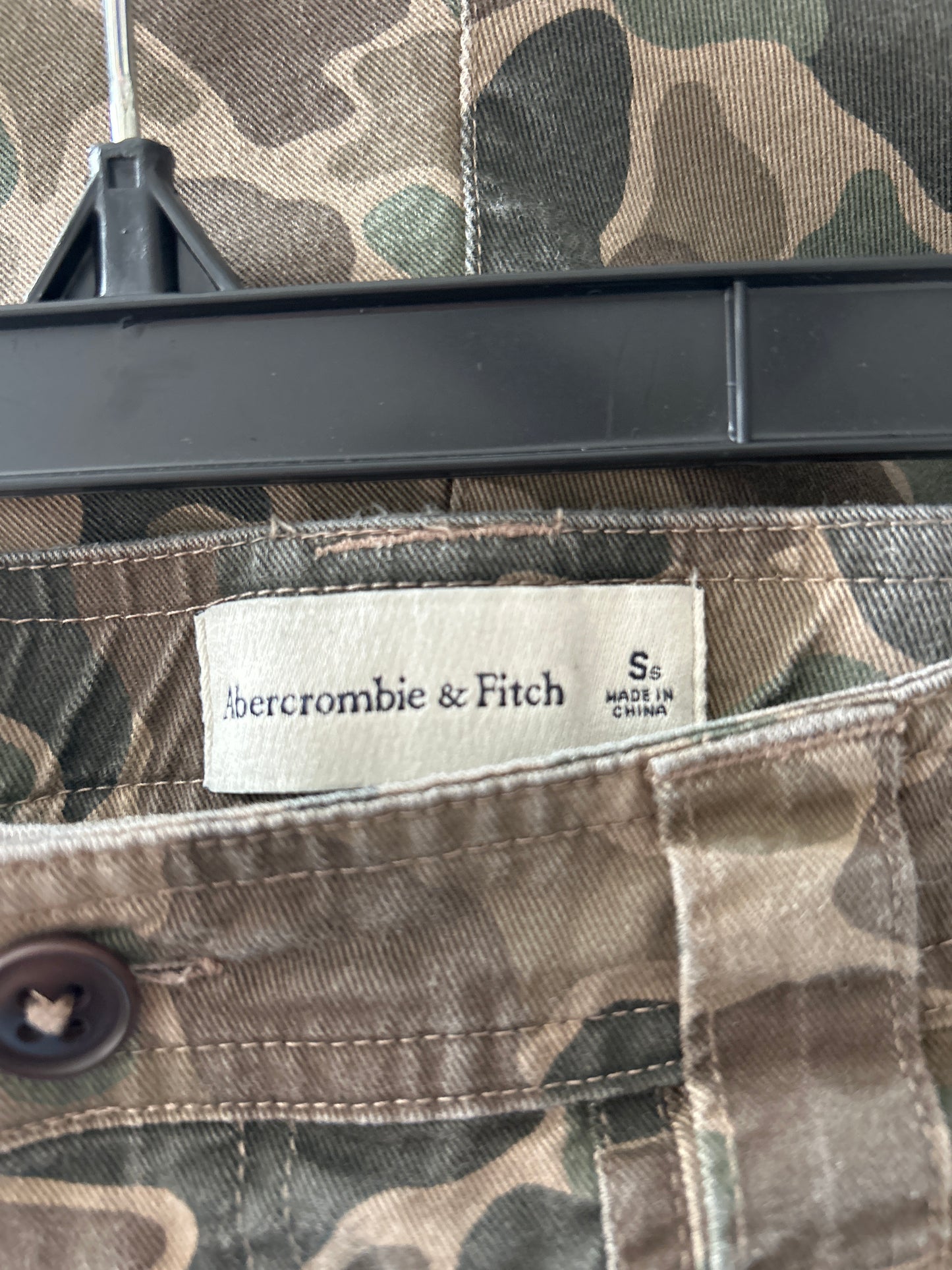 Abercrombie & Fitch Camo Cargos S