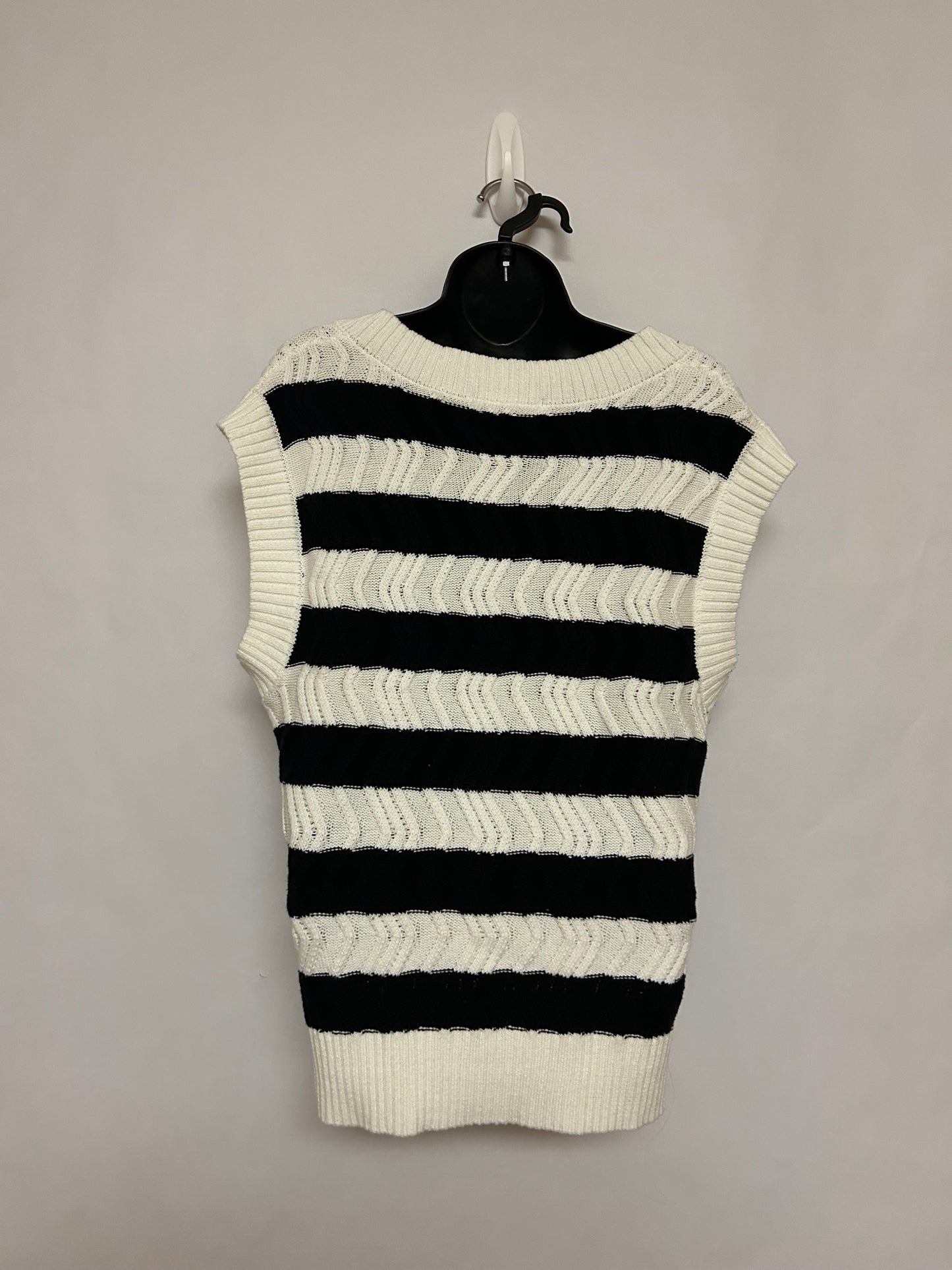 Dokotoo Sweater Vest M