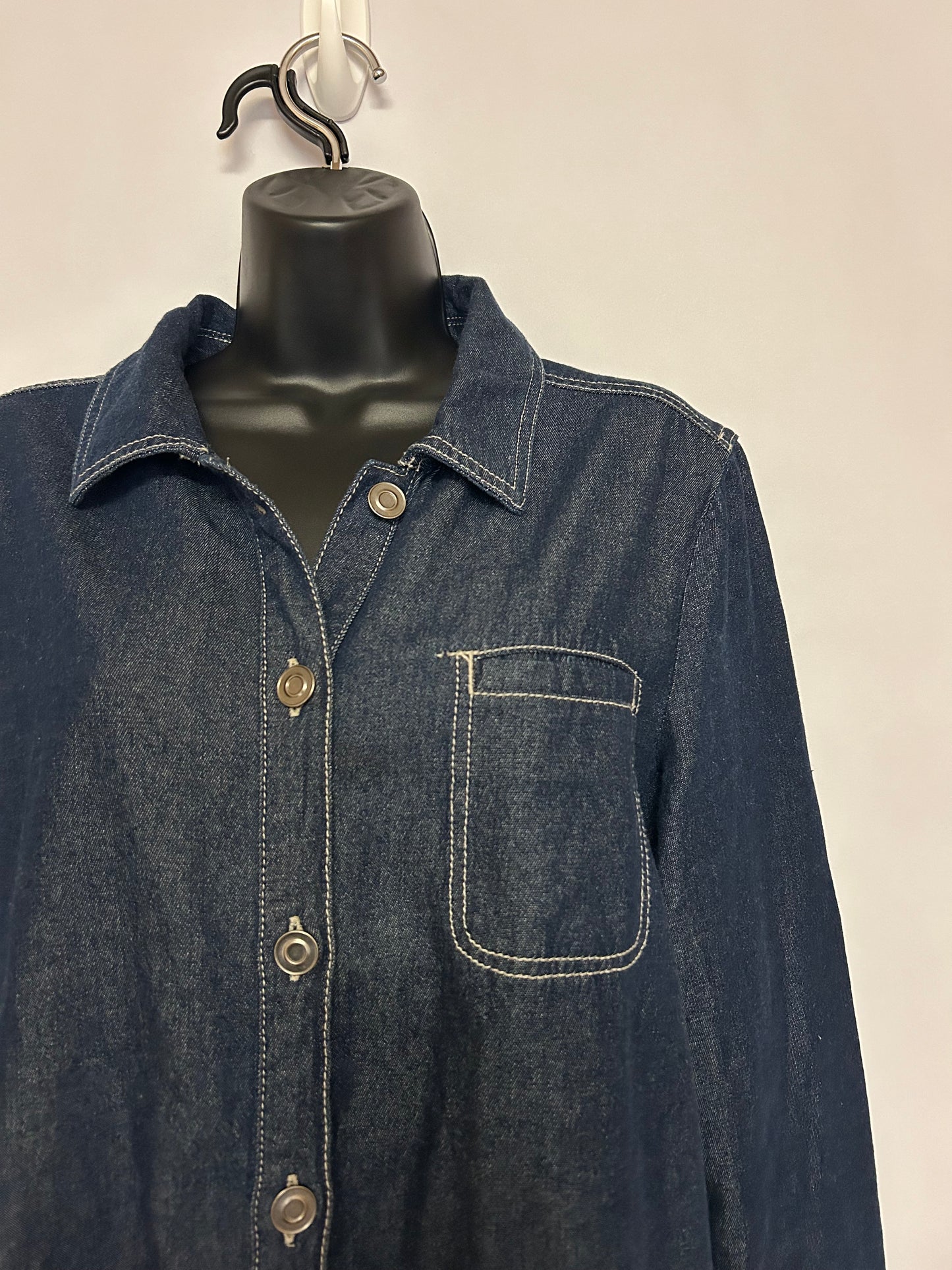 Appleseed’s Denim Button Up M