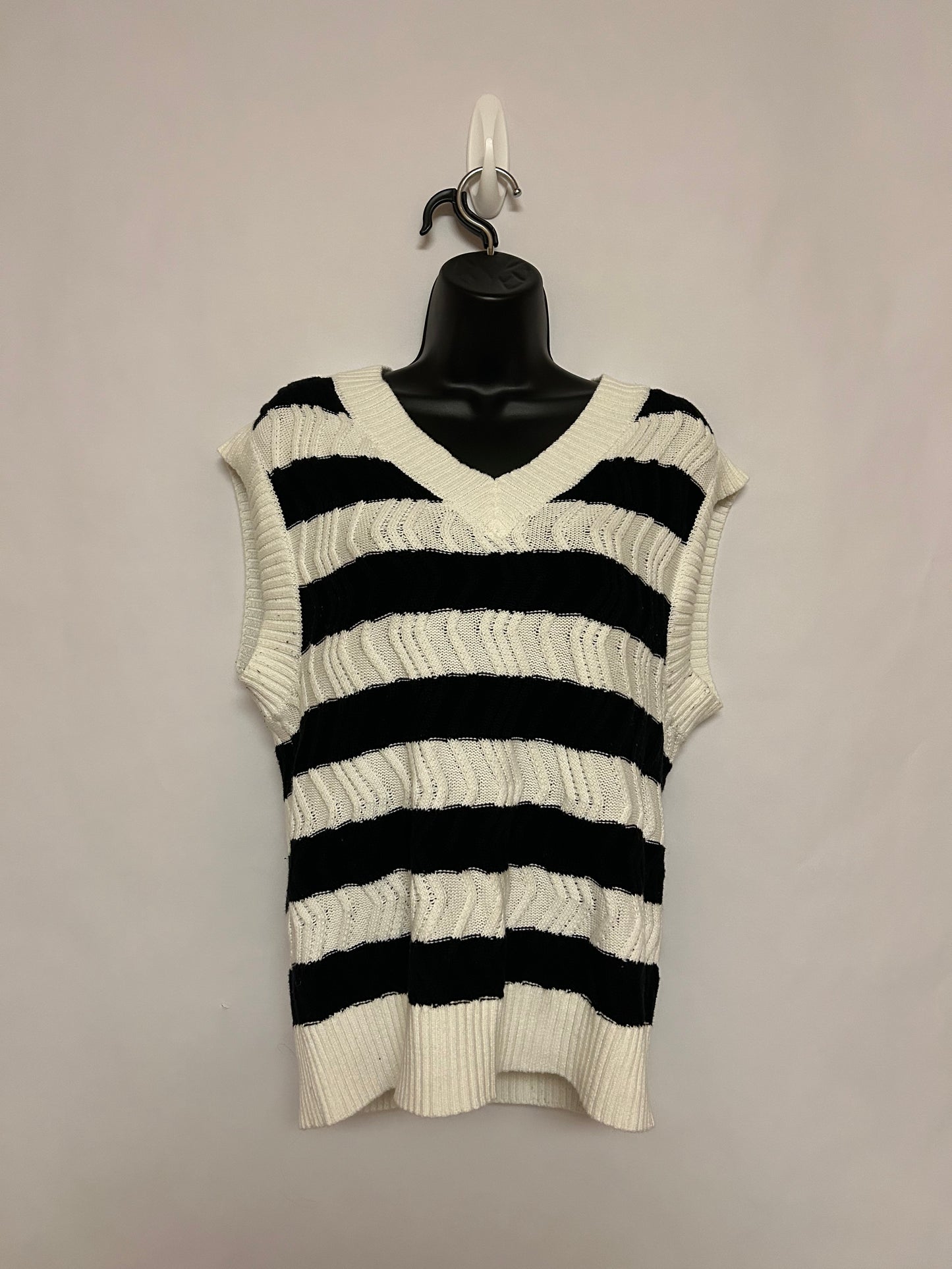 Dokotoo Sweater Vest M