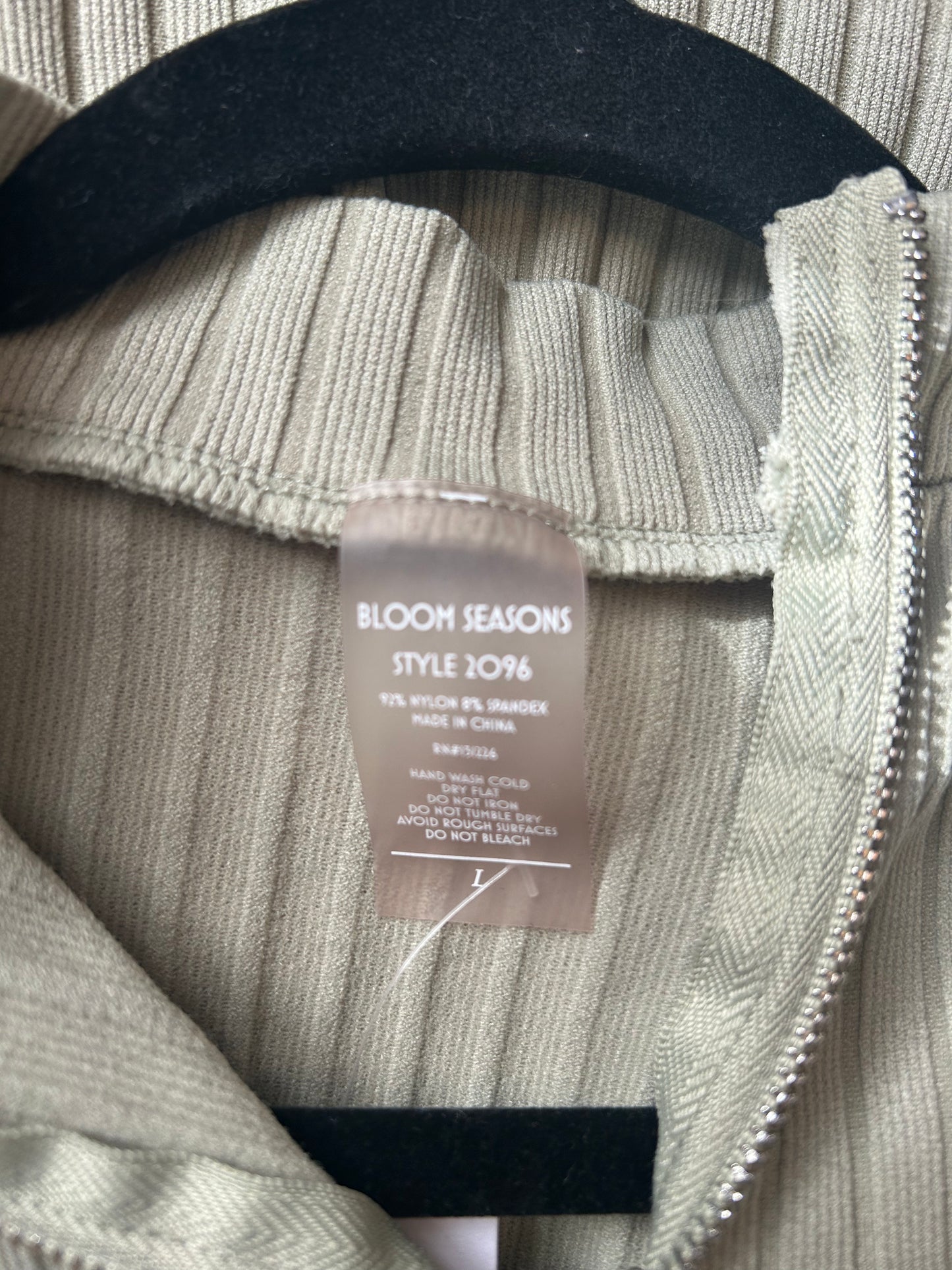 Bloom Seasons Zip Up Tank Sage Green L