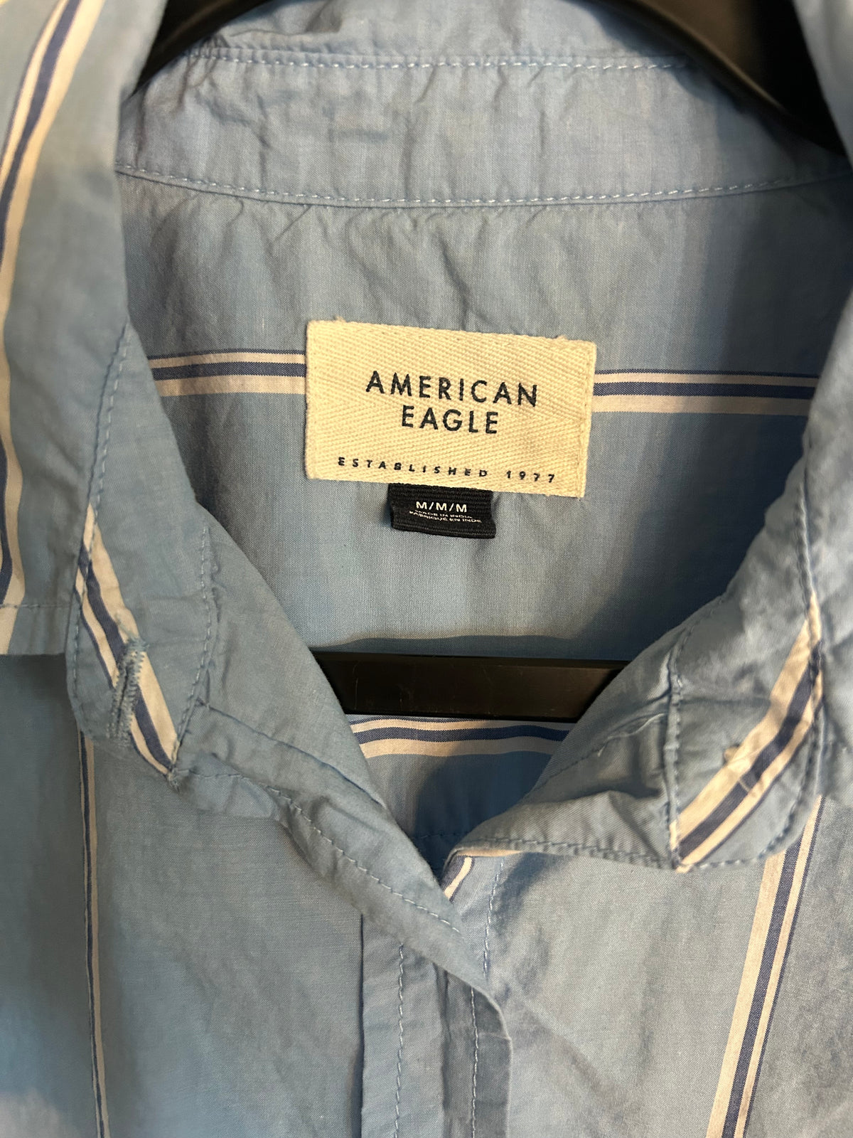 American Eagle Light Blue Striped Cropped Button Up M