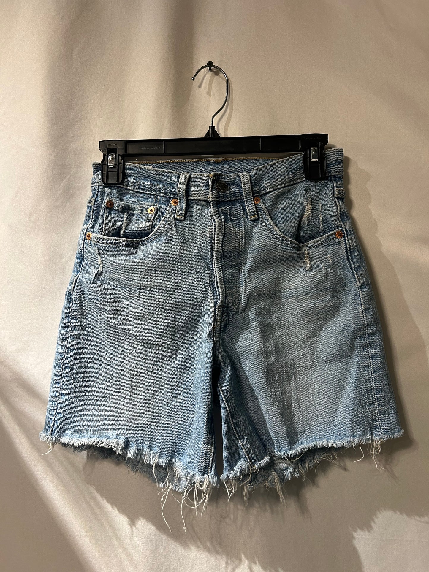 Levi Frayed Shorts 26
