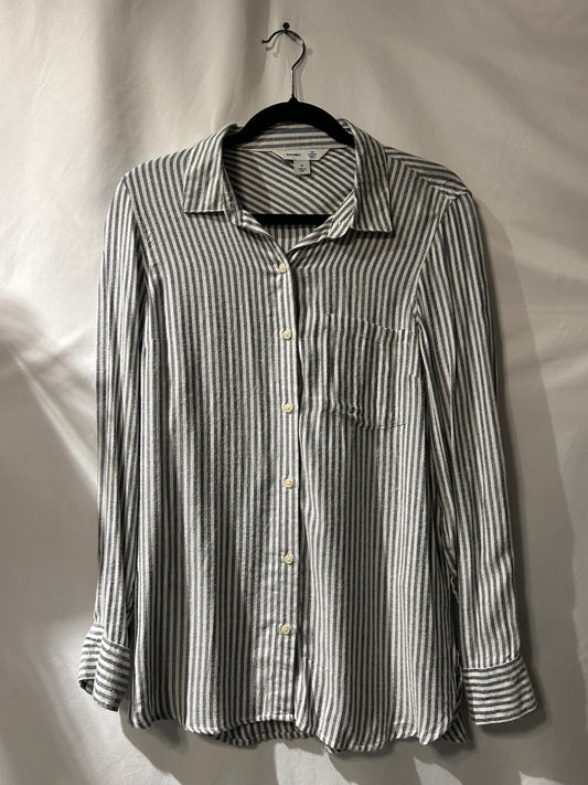 Old Navy Soft Grey and White Button Up M