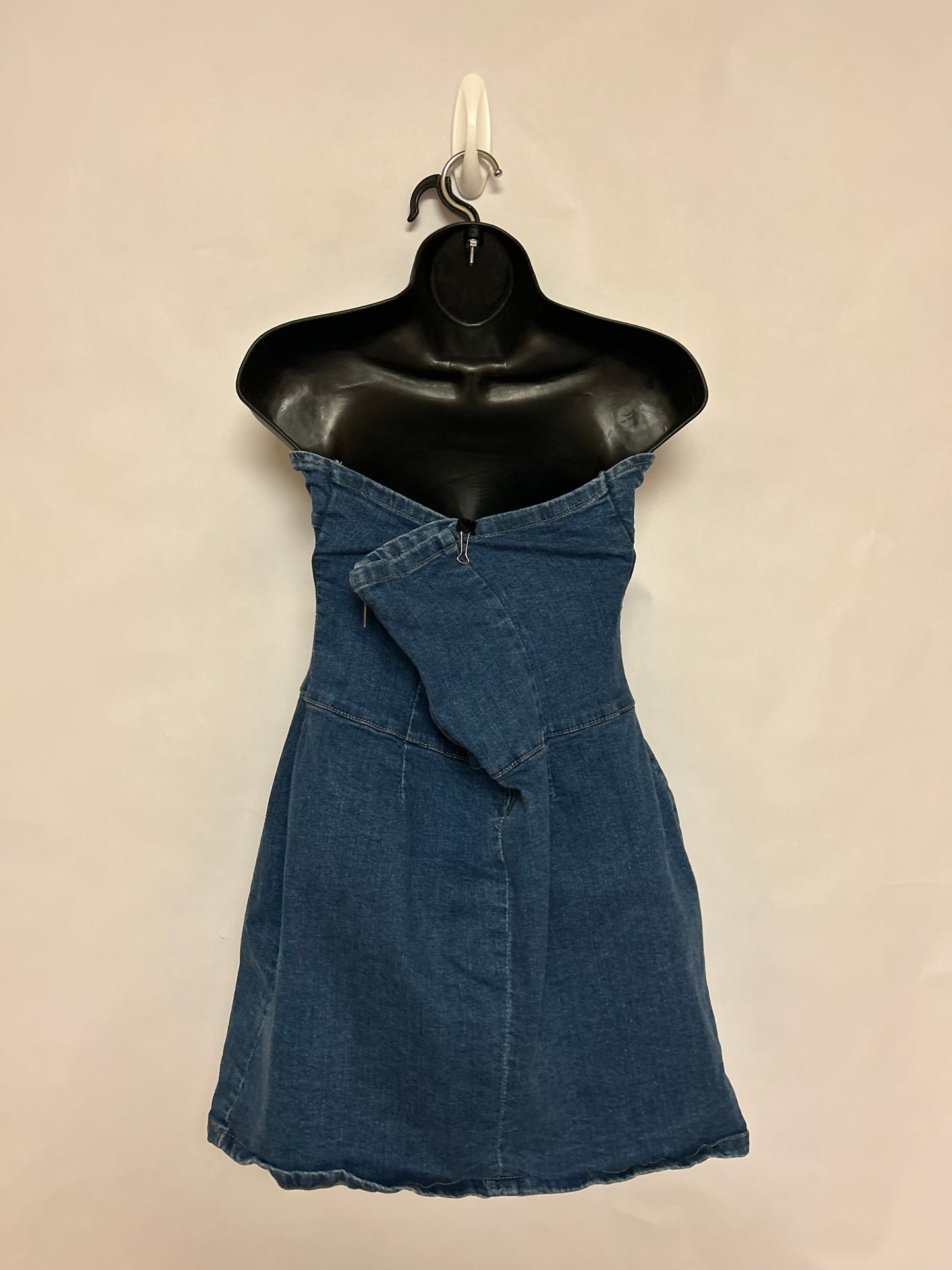 Pretty Little Thing Denim Dress 16