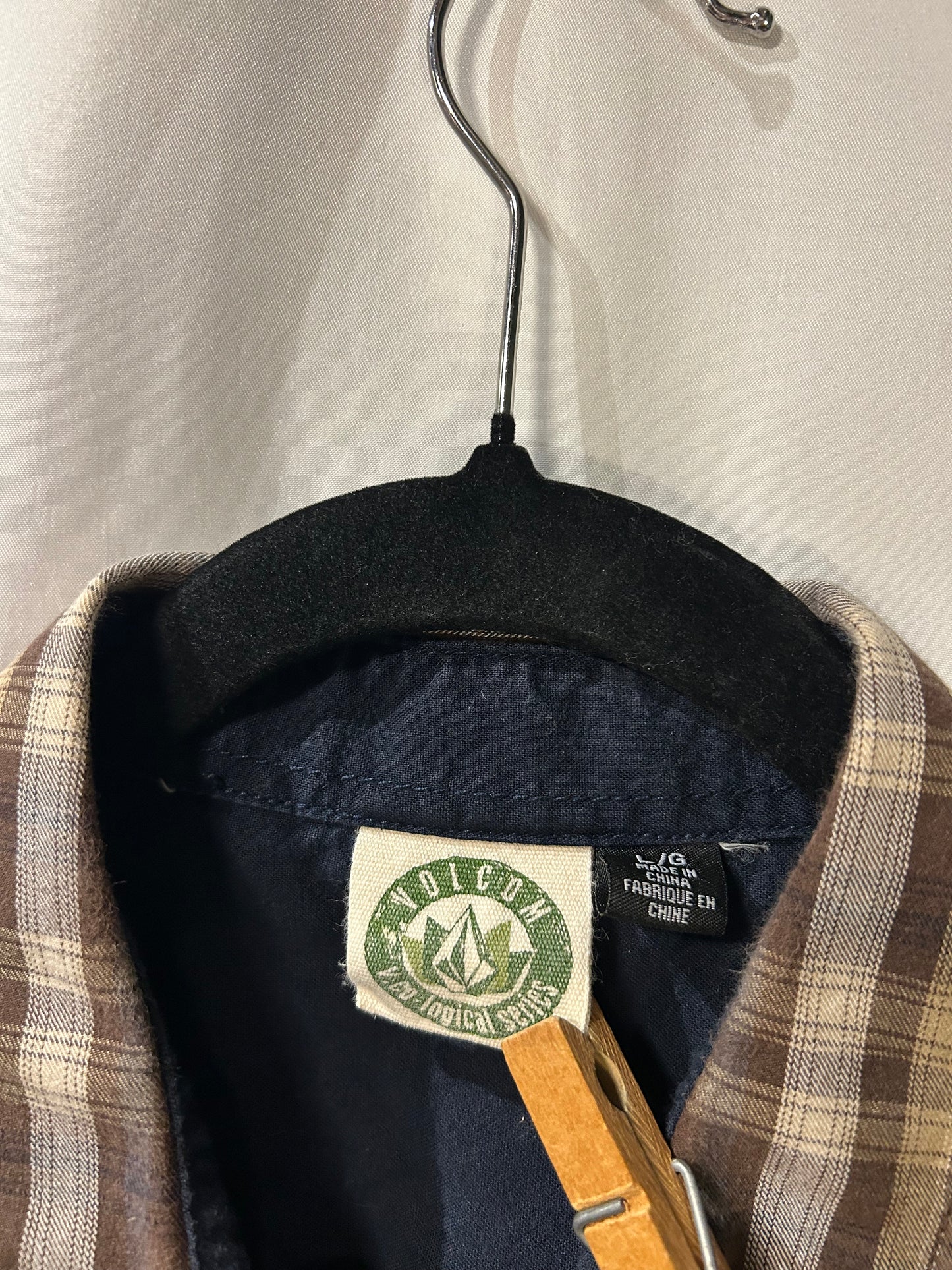 Volcom Brown Plaid Button Up L