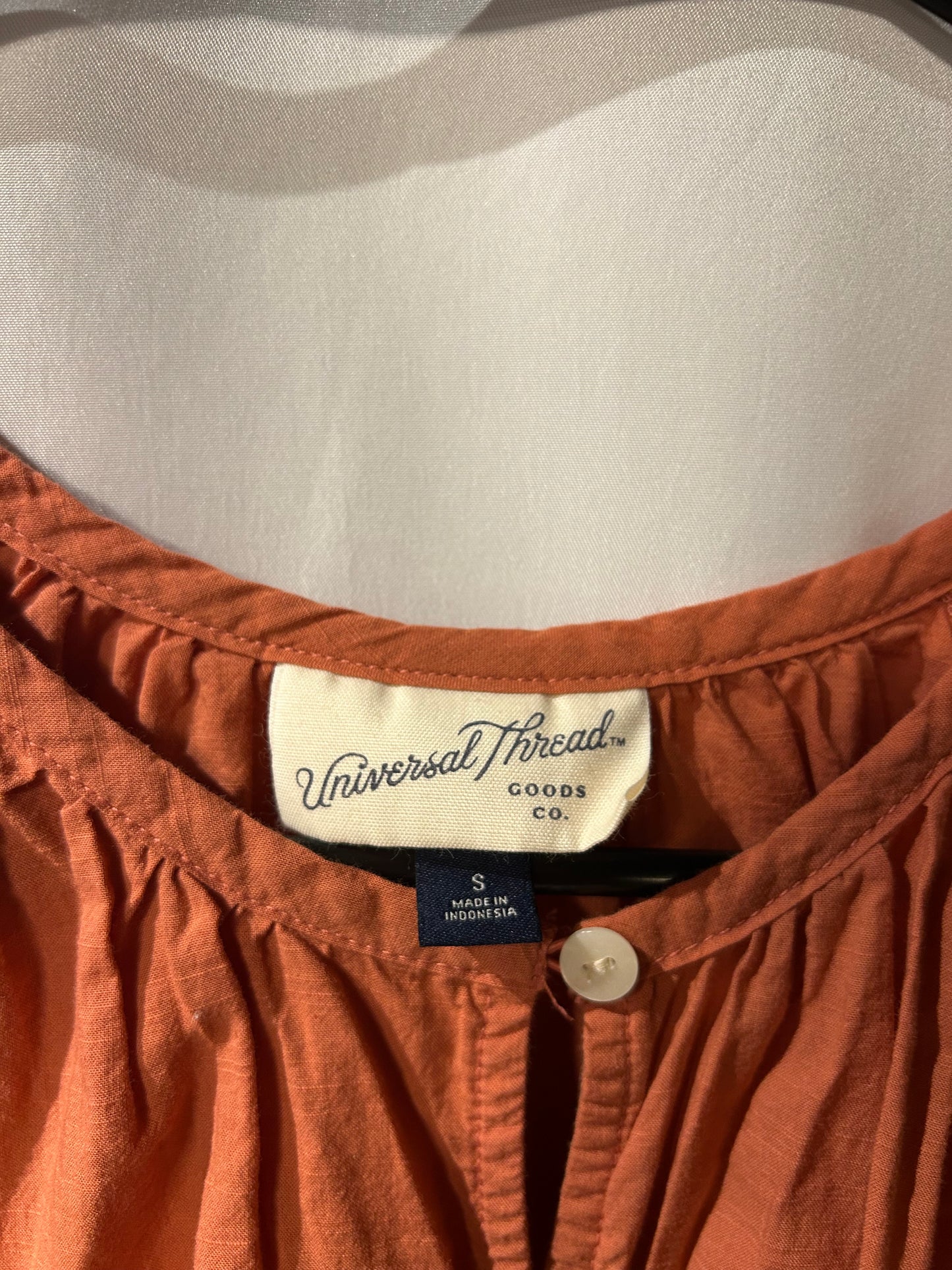 Universal Threads Button Up Top S