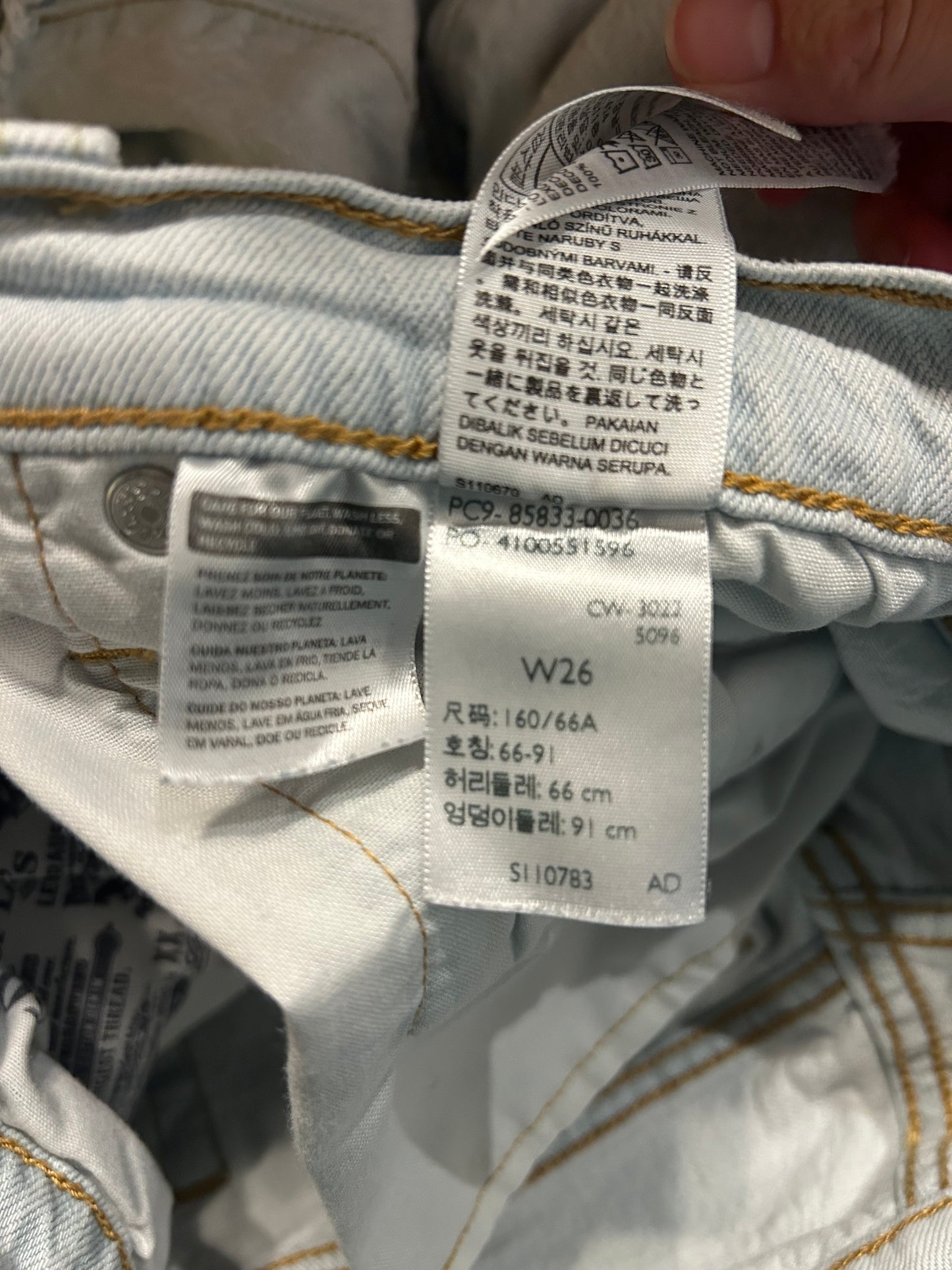 Levi Shorts Light Wash 26