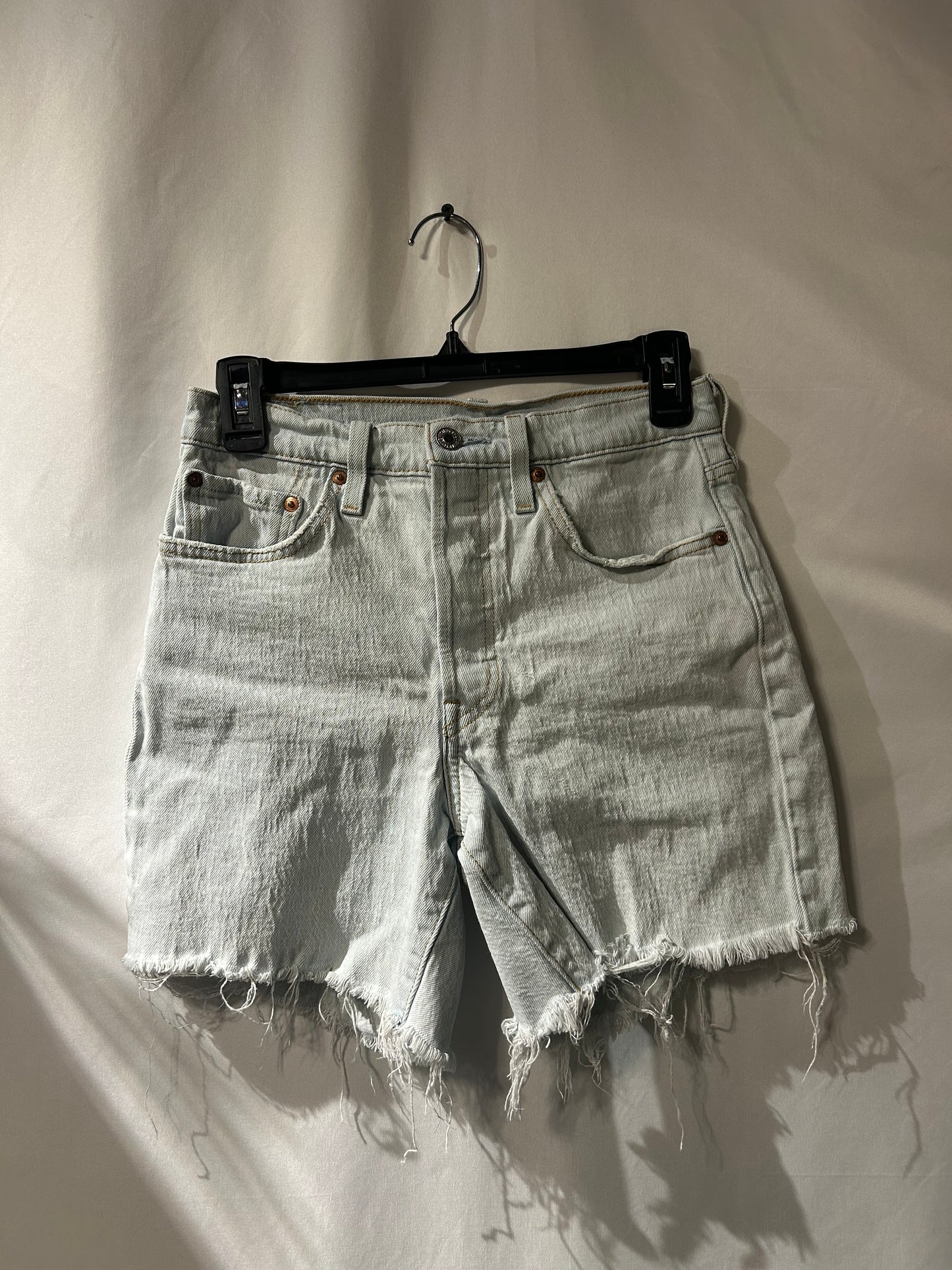 Levi Shorts Light Wash 26
