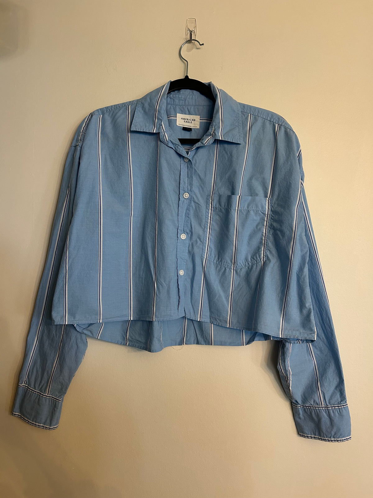 American Eagle Light Blue Striped Cropped Button Up M