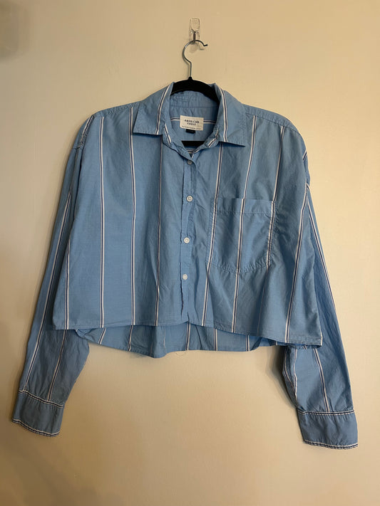 American Eagle Light Blue Striped Cropped Button Up M