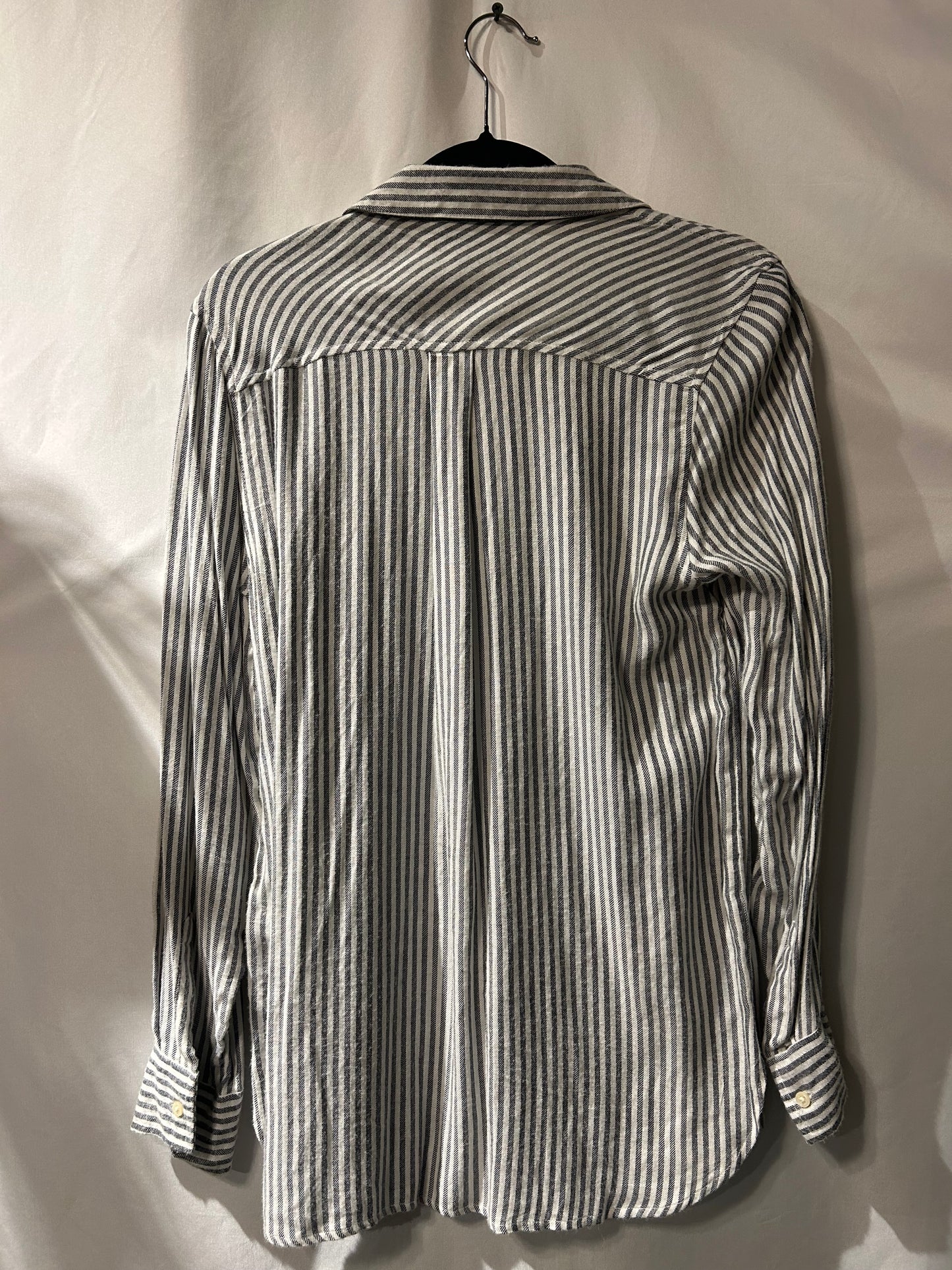 Old Navy Soft Grey and White Button Up M
