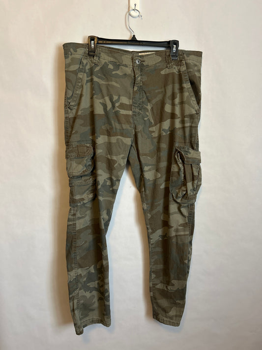 Wrangler Camo Cargos 38 x 30