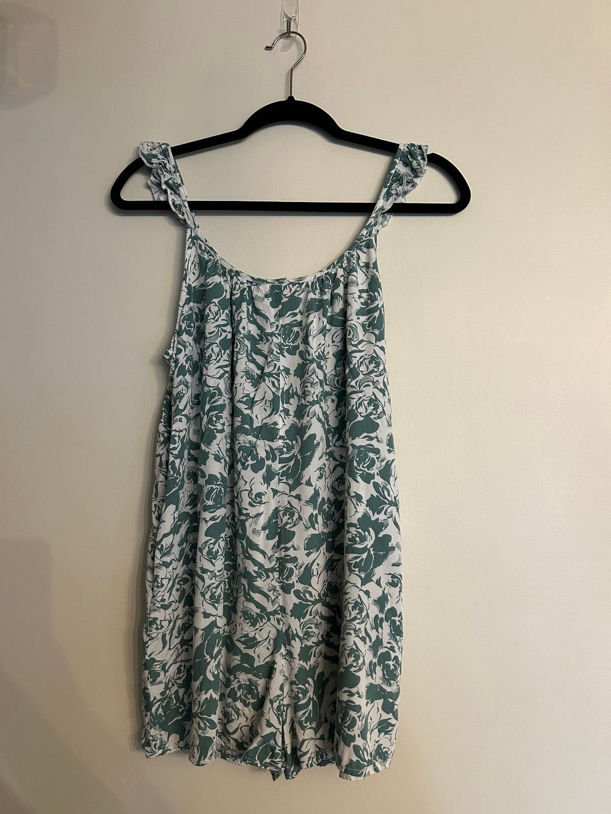 Pink Lily Green and White Floral Ruffle-Strap Short Romper S